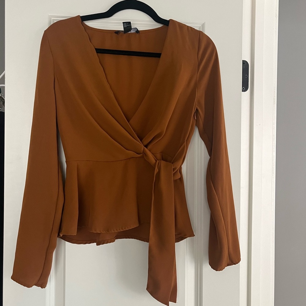 Forever 21 contemporary long sleeve elegant wrap blouse Womens size XS